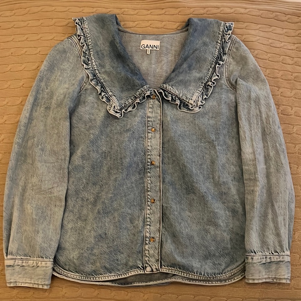 Sold out Ganni Denim shirt with ruffle-trimmed collar - size 40 (M/L).